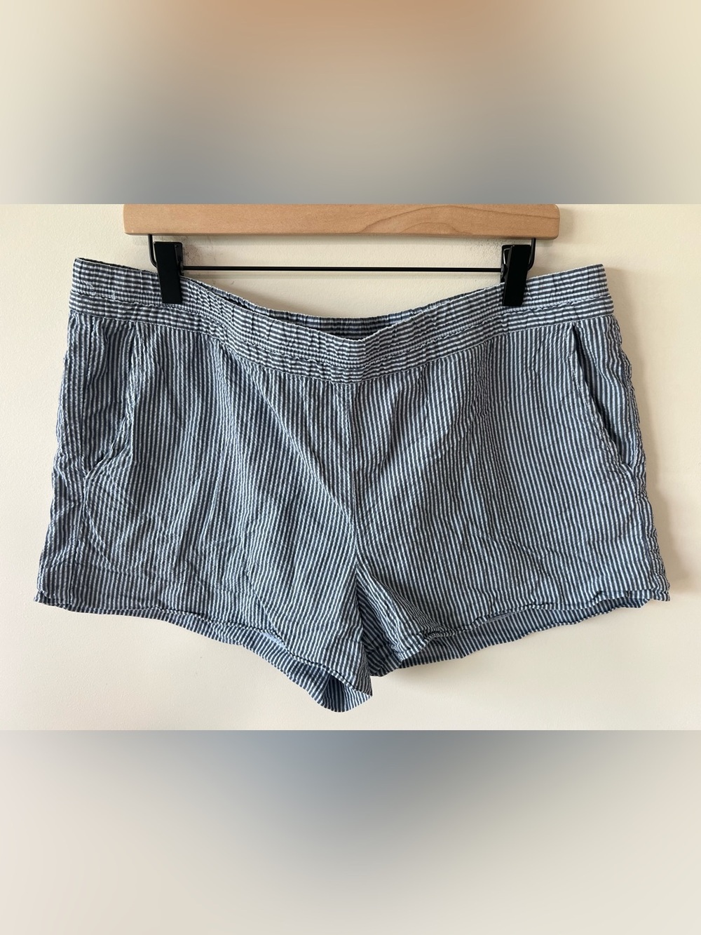 J. Crew Navy and White Seersucker High-Rise Pull on Cotton Shorts Summer